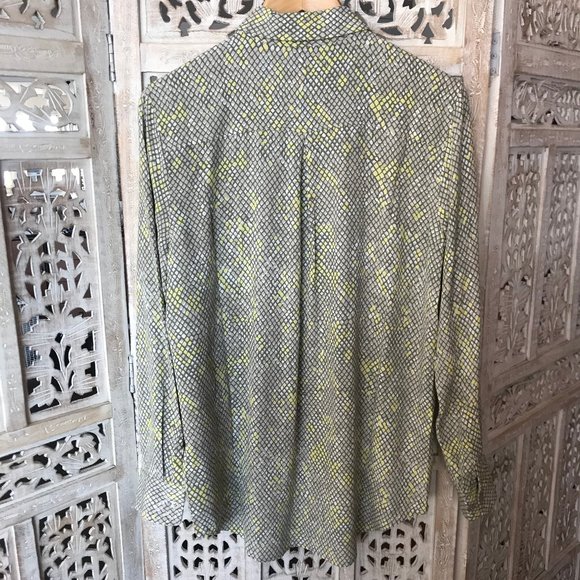 NWT Equipment Essential Snake Print Button Blouse M - Picture 8 of 16